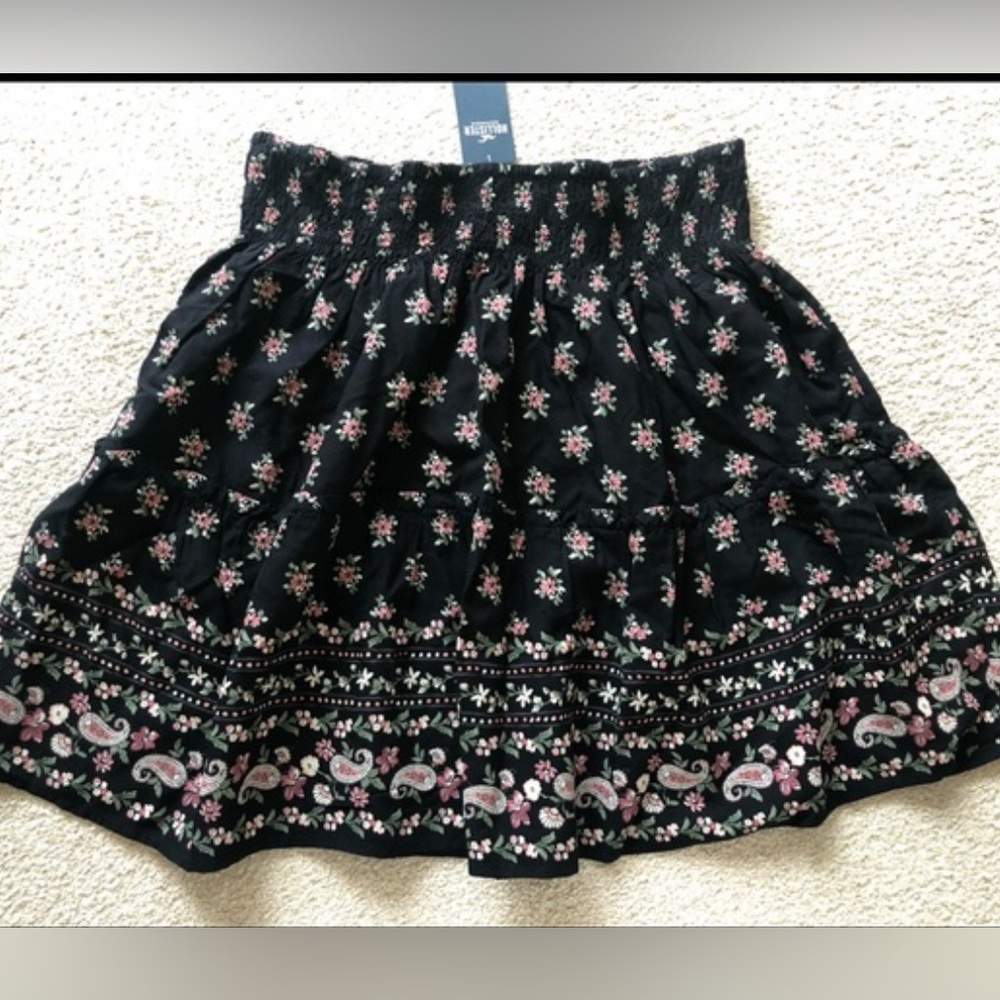 Hollister mini skirt
